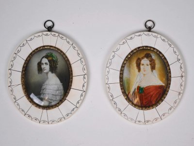 SET OF TWO MINIATURES