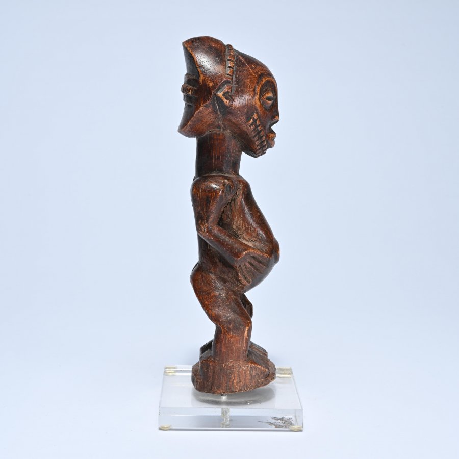 DŘEVĚNÁ SOCHA PŘEDKA