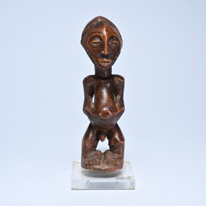 WOODEN STATUE OF AN ANCESTOR