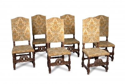 DVANÁCT ŽIDLÍ Z OBDOBÍ HISTORISMU