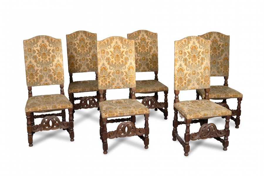 DVANÁCT ŽIDLÍ Z OBDOBÍ HISTORISMU