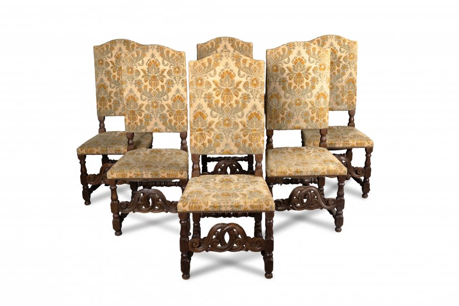 DVANÁCT ŽIDLÍ Z OBDOBÍ HISTORISMU