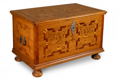 FOLK CHEST
