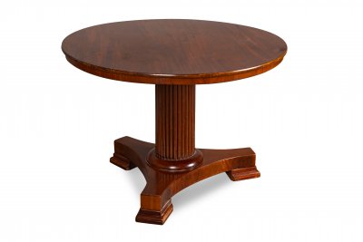 CLASSICIST TABLE