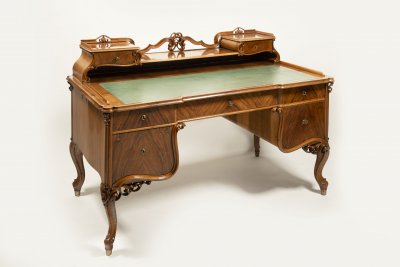 PSACÍ STŮL V ROKOKOVÉM STYLU